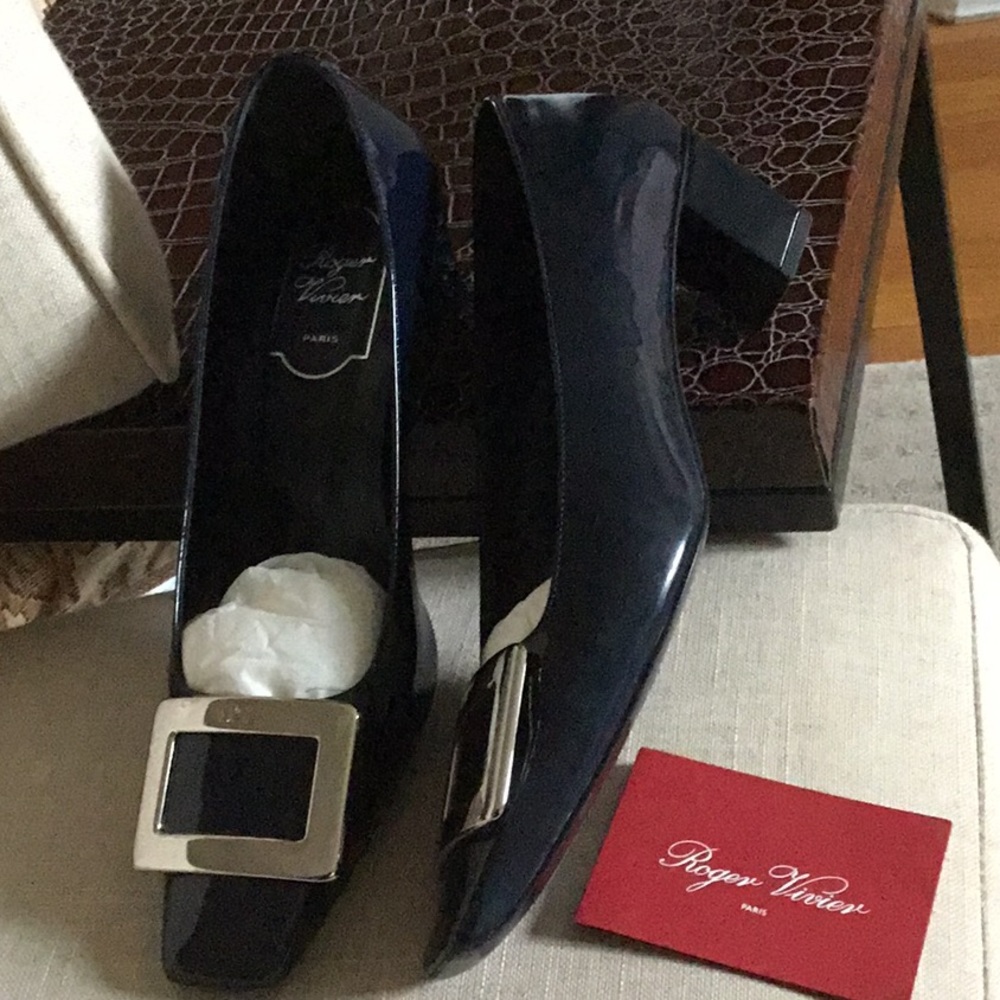 Roger Vivier Navy Patent Leather Pump with Silver Buck - Picture 2 of 5
